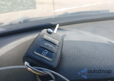 2013 Volkswagen Passat 2.5L S z USA, uszkodzony, nr VIN 1VWAP7A35DC073786